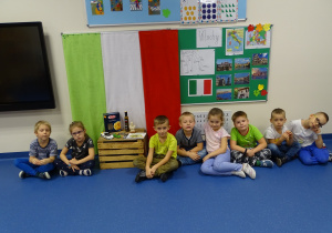 dzieci przy kąciku Włoch